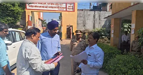 सुलतानपुर में शांति पूर्ण वोटिंग , डीएम इंद्रजीत सिंह ने किया निरीक्षण