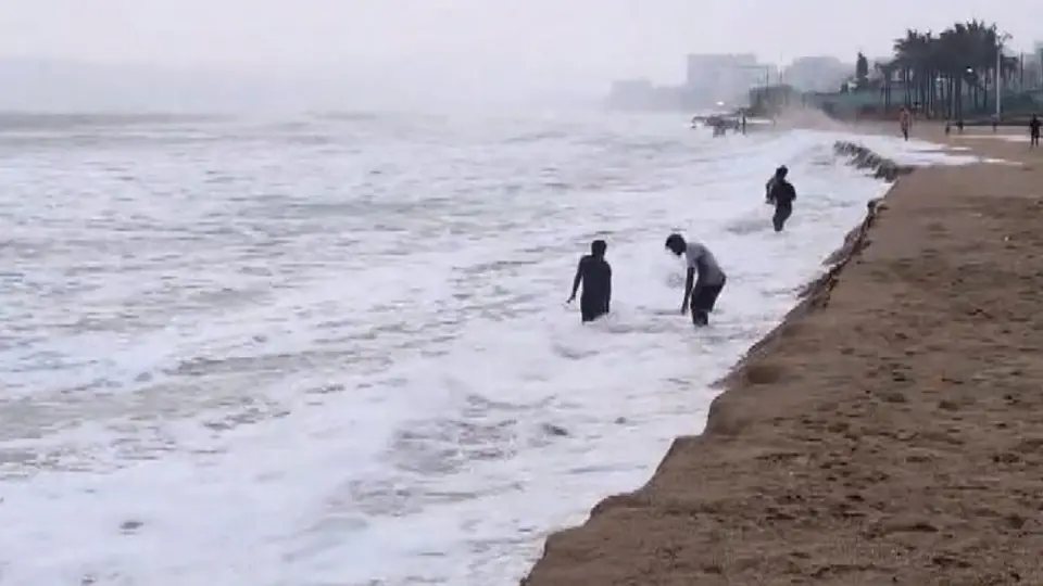 Cyclone Arnab: 10,176 households in 37 villages of Visakhapatnam district likely to be affected