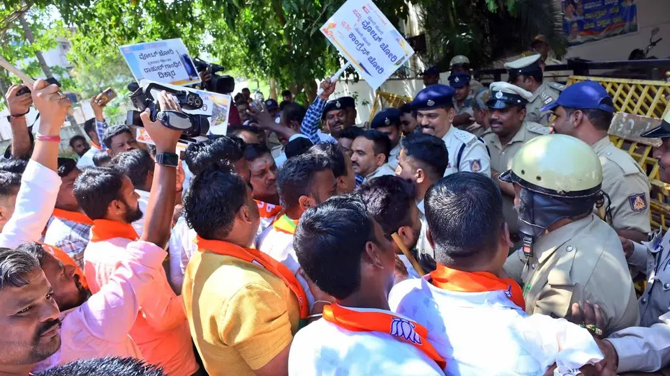 BJP, Congress leaders spar in Haveri over vote chori during Council polls