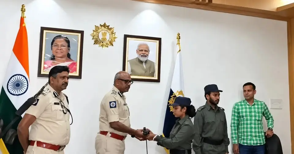 कोलकाता में 2 बड़े माओवादी नेताओं का आत्मसमर्पण , 7 लाख के इनामी मंगल और मालती मुख्यधारा में लौटे CGKhabar