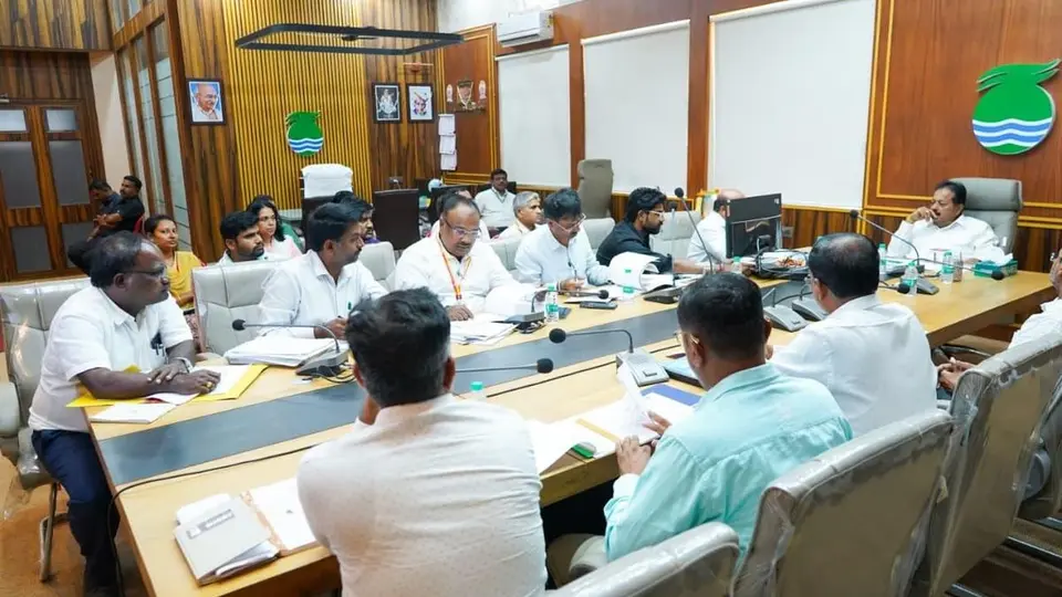 Minister reprimands officers for spending ₹400 crore without approval
