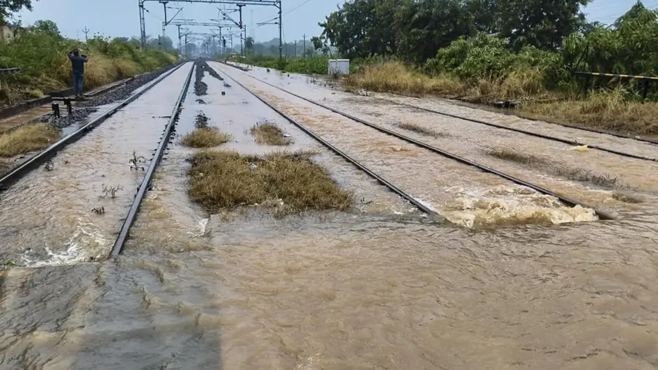 Cyclone Arnab: Bhubaneswar-Visakhapatnam Vande Bharat among 35 trains cancelled