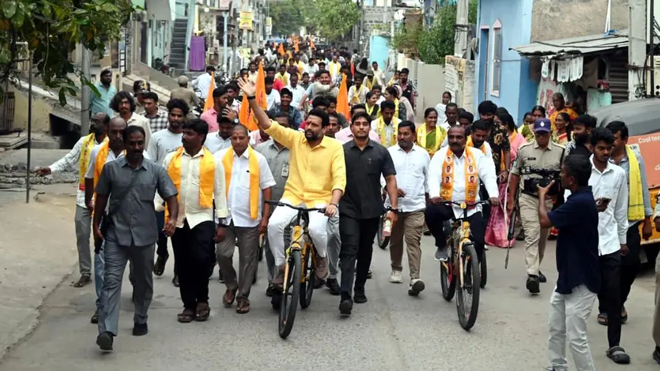 Bharath cycles through Kurnool, urges voters to elect NDA