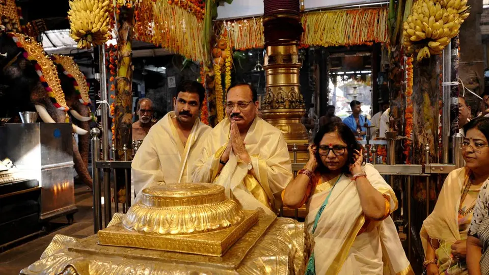 CJI Surya Kant offers prayers at Guruvayur temple