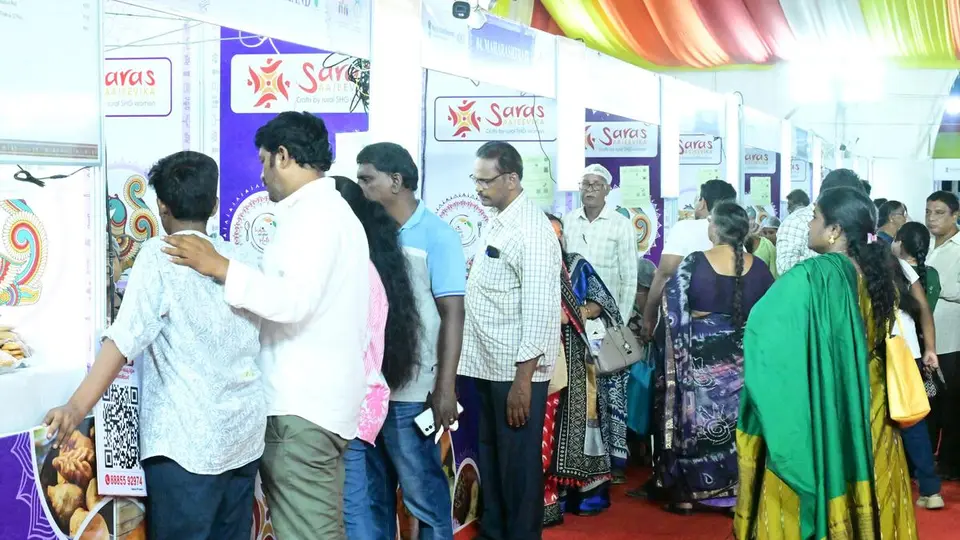 National SARAS Mela in Vijayawada records ₹5 crore sale in eight days