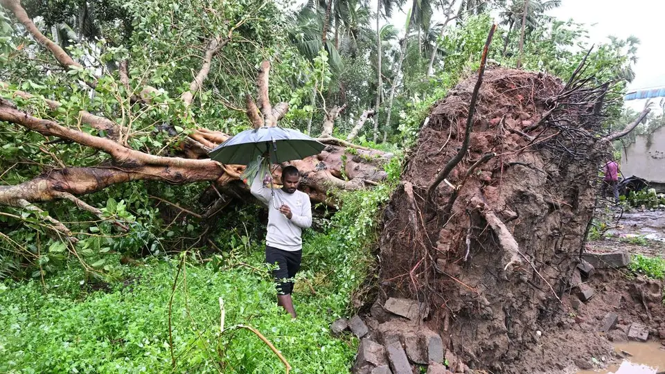 5 dead as Cyclone Arnab batters north Andhra with heavy rain