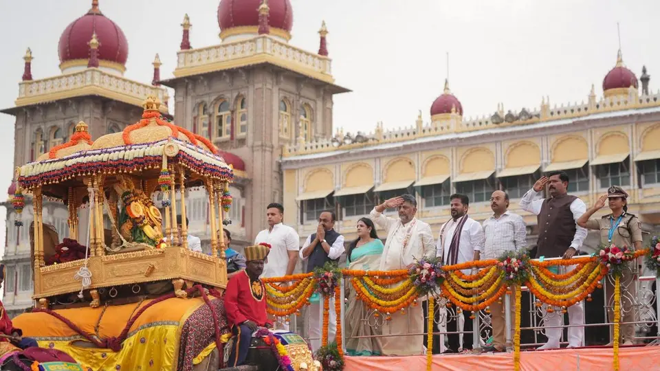 Karnataka Chief Minister orders probe into Cabinet colleagues being stopped by police at puja enclosure during Mysuru Dasara