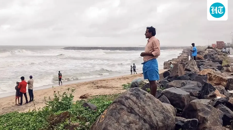 Depression over Bay of Bengal intensifies , cyclone warning issued at 9 Tamil Nadu , Puducherry ports