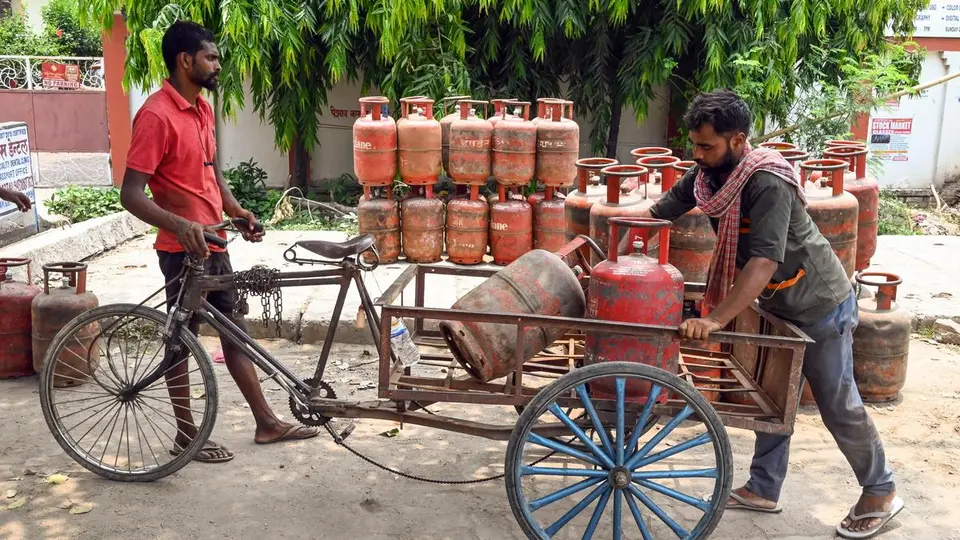 Main LPG distributors' unions oppose strike, seek dialogue for commission hike