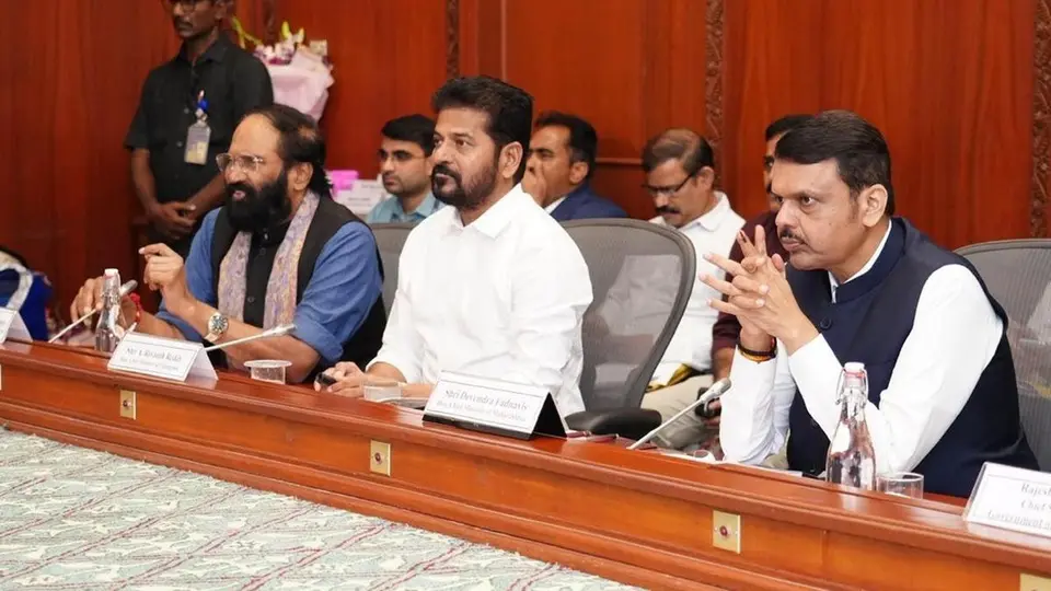 Maharashtra CM responds positively to Telangana’s request for 152-metre Tummidihatti barrage