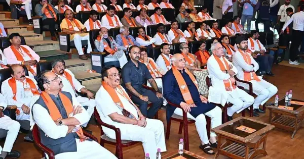 सूरत : मुख्यमंत्री भूपेंद्र पटेल और भाजपा प्रदेश अध्यक्ष जगदीश विश्वकर्मा ने सुना मन की बात | Loktej सूरत News
