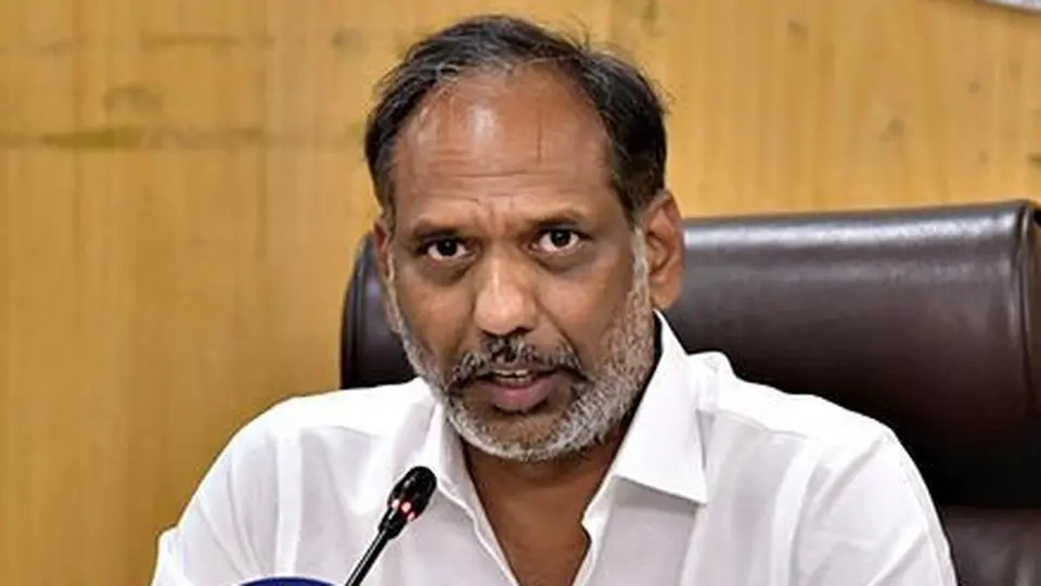 Andhra Ministers put power utilities on alert ahead of cyclone; 25,000 poles kept ready