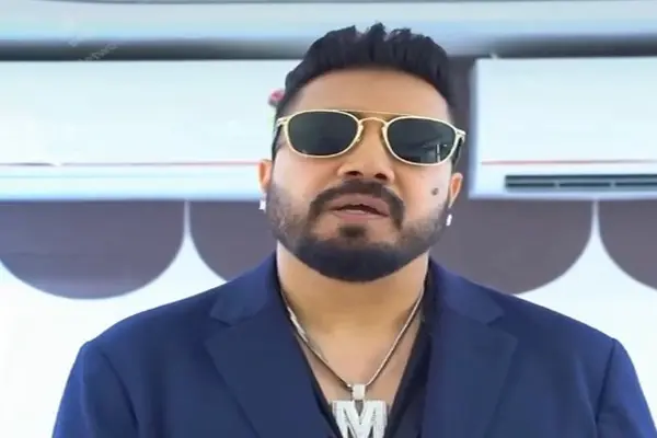 Even children arent spoken to like this nowadays Mika Singh targets Subodh Uniyal over the Daler Mehndi controversy .
