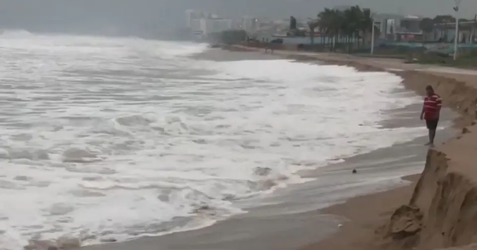 Very severe cyclone Arnab to hit Andhra coast on Oct 28