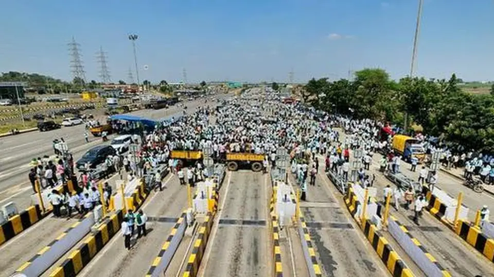 Rasta roko by sugarcane farmers on National Highway in Belagavi prohibited