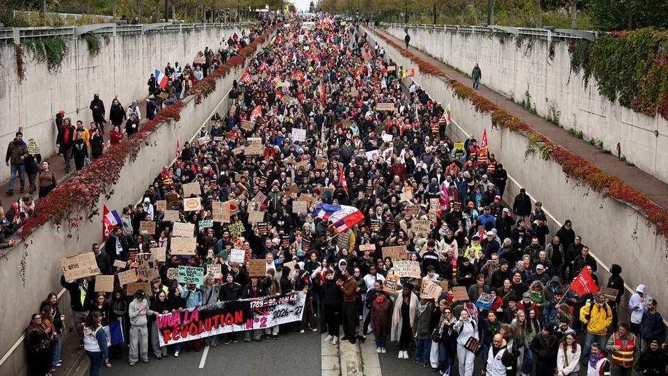 Police fire tear gas as new French protests kick off