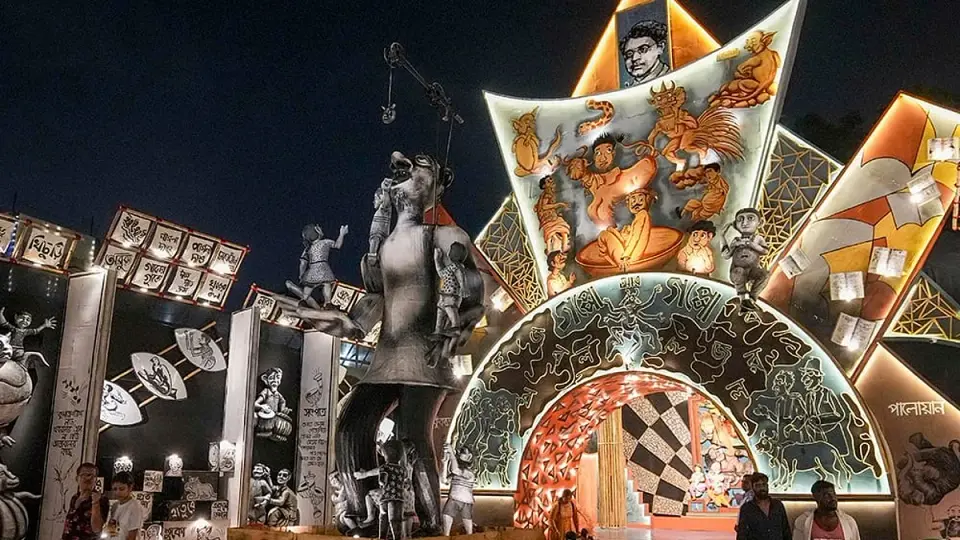 Raincoats , Ambulances & No VIP Queues : Kolkata Revises Puja Pandal Rules After Stampede Kills 19
