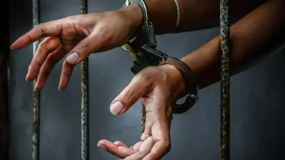 Maharashtra : Revenue official arrested for allegedly accepting Rs 5 , 000 bribe in Sindhudurg