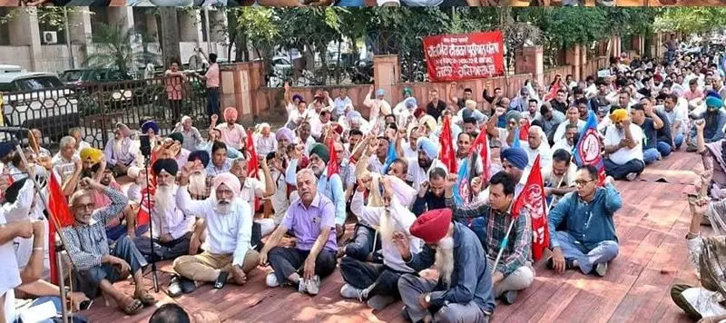 Employees , pensioners hold protest against Punjab Government