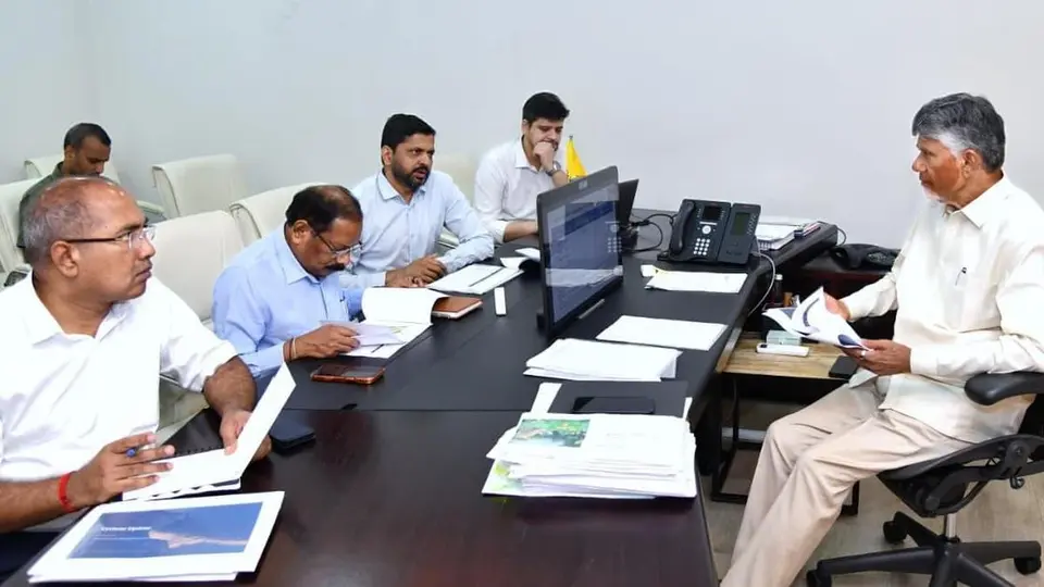 Naidu puts officials on high alert as cyclone nears Andhra Pradesh coast