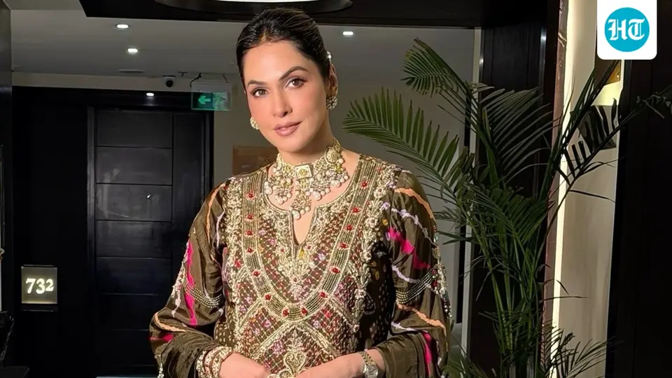 HT Interview : Isha Koppikar says she regrets turning down Sonali Kulkarni role in Dil Chahta Hai