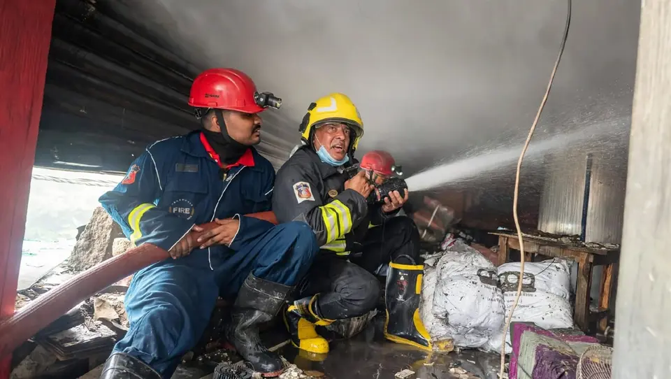 Hyderabad : Major Fire Accident Averted At Patel Cloth Market