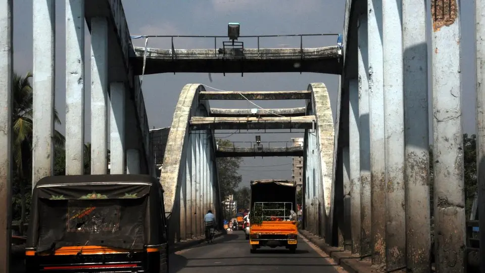 Traffic regulations in Aluva from Oct. 28 for bridge repair work