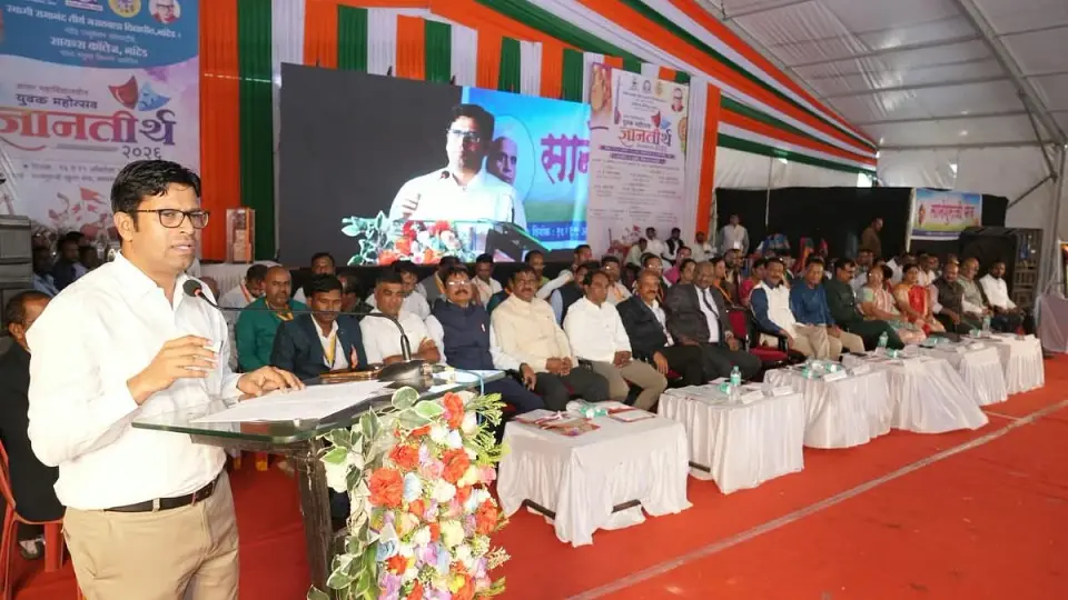 Maharashtra : Use Social Media To Drive Positive Change , Nanded Collector Rahul Kardile Urges Students