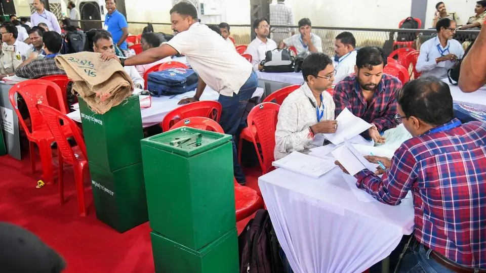 Polling for eight Bihar Legislative Council seats passes off peacefully amid complaints, firecrackers