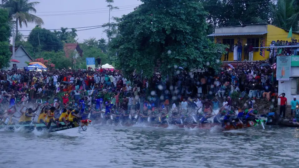 Aroma Chundan clinches title in Thazhathangady Boat Race