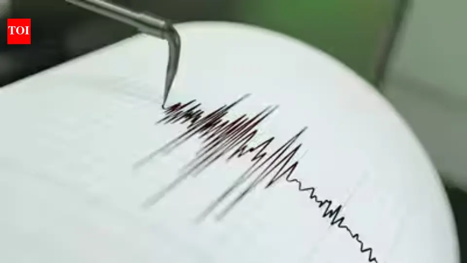 6 . 5 - magnitude earthquake strikes Bonin Islands region of Japan