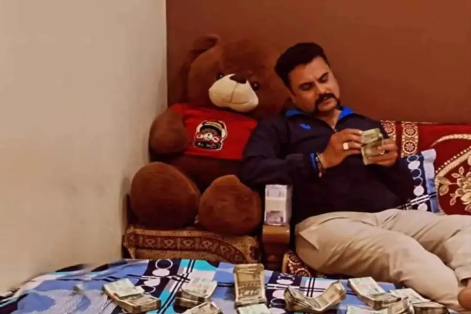 उज्जैन में नोटों की गड्डियों के साथ रील बनाने वाले रविकांत शर्मा की पकड़ाई चालबाजी | Ravikant Sharma Reel Cash Bundles Fraud Forest Guard Recruitment