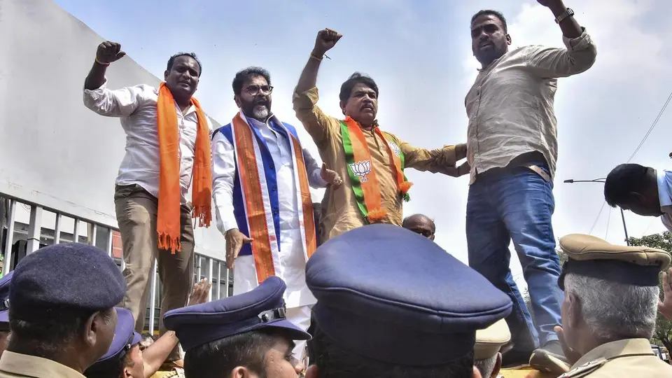 BJP leaders and workers taken into custody during protest against Mallikarjun Kharge in Bengaluru