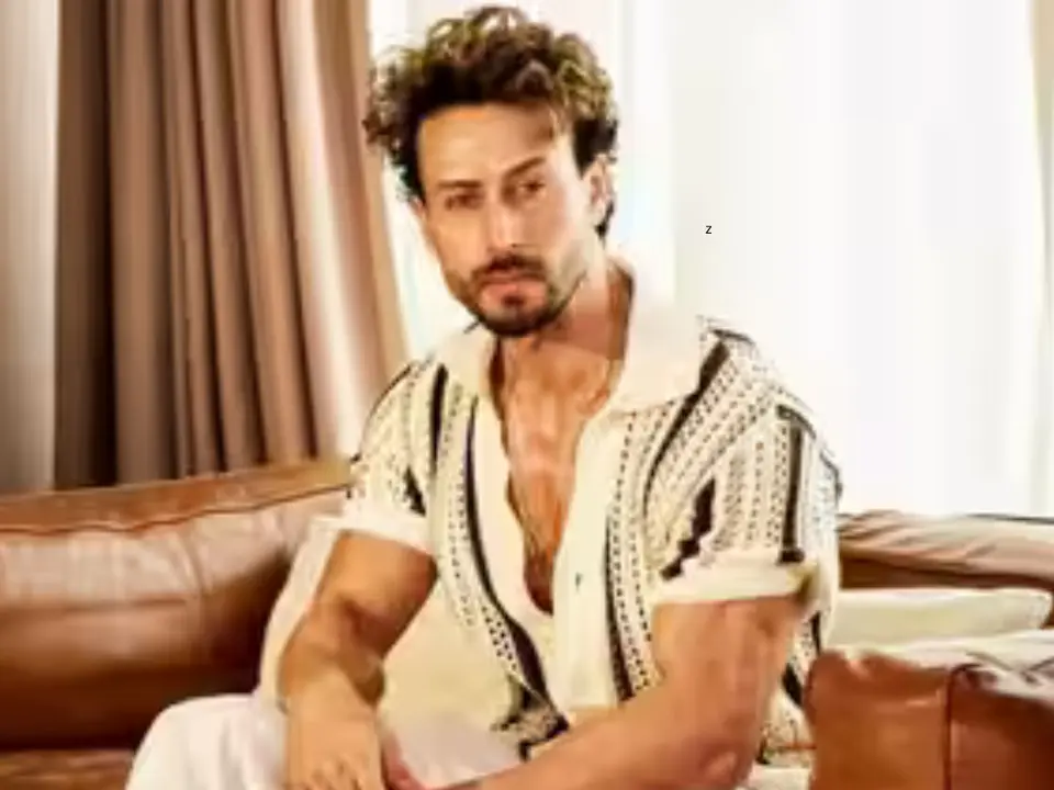 Tiger Shroff Shooting Case : Surat Arms Recovery Leads To 10 Arrests , Police Probe Weapon Trail