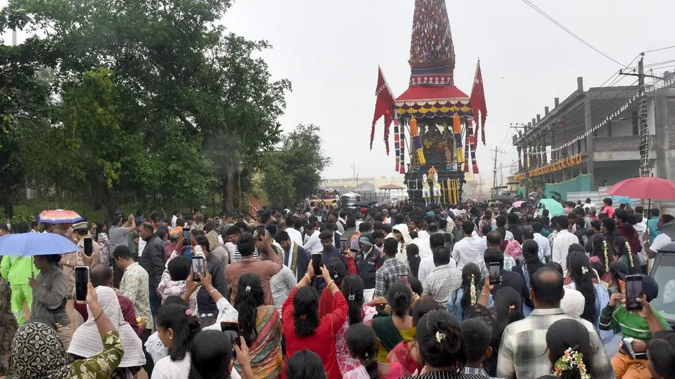 Chamundeshwari Rathotsava held atop Chamundi Hills
