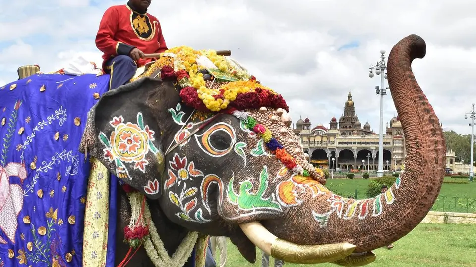 Abhimanyu receives emotional farewell in final Dasara appearance