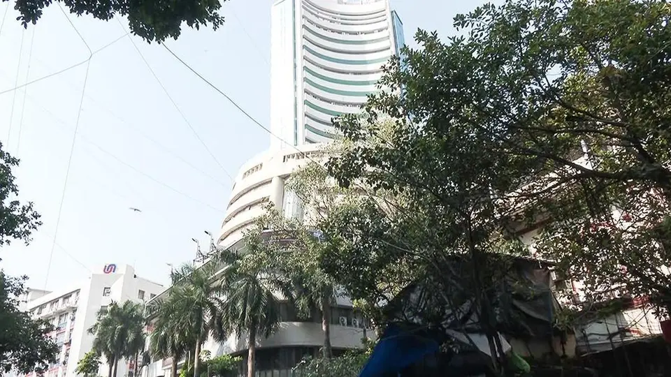 Sensex declines 353 points, dragged by Reliance, IT stocks, rising crude oil prices