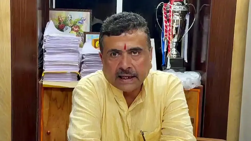 Kolkata stampede: CM visits family of two deceased in Purba Bardhaman, hands over ₹25 lakh ex-gratia