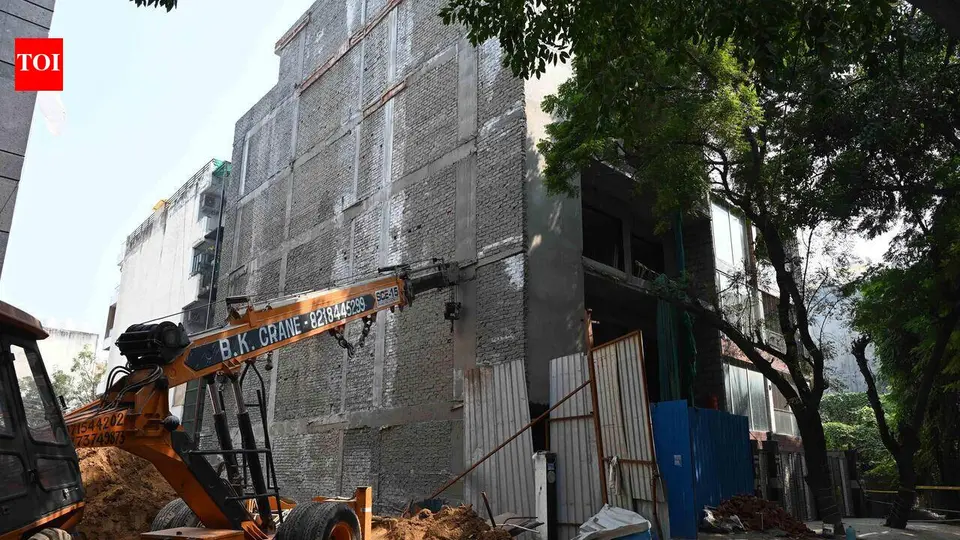 Three houses evacuated after five - storey building tilts in Sushant Lok - 1 in Gurgaon