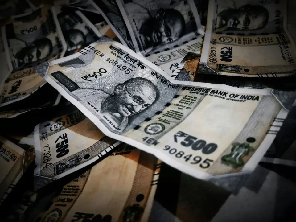 Rupee Depreciation Against Dollar : नियंत्रित और चरणबद्ध तरीके रुपये को तलाशने दें रास्ता