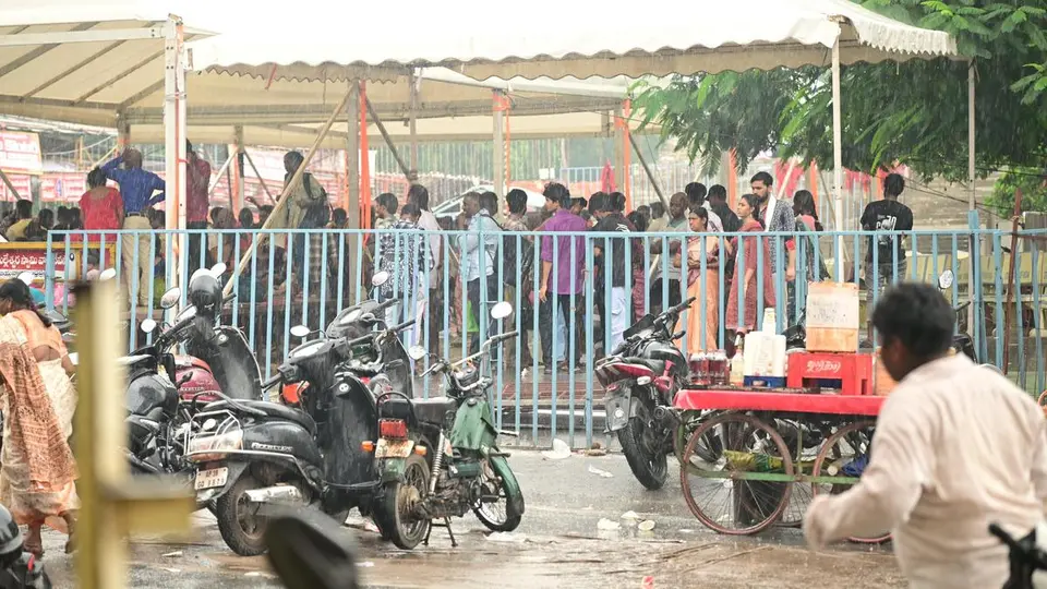 Arnab becomes ‘very severe cyclonic storm’, light showers begin in north Andhra