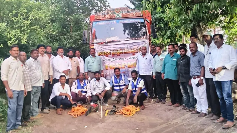 Telangana sends 2K staff, material to A.P. for power supply restoration work