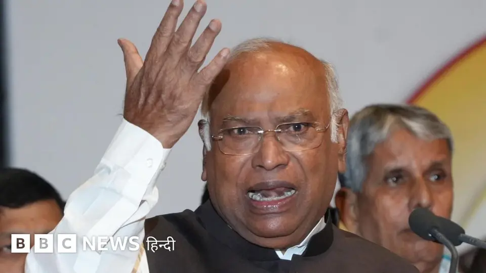 पटना में कांग्रेस की सभा में हंगामा, खड़गे की पीएम मोदी पर टिप्पणी को लेकर बीजेपी ने माफ़ी की मांग की