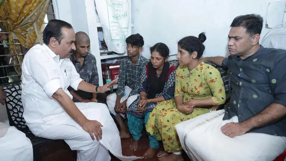 Keralam CM V.D. Satheesan calls on Cheranalloor crash victim’s family, offers full support