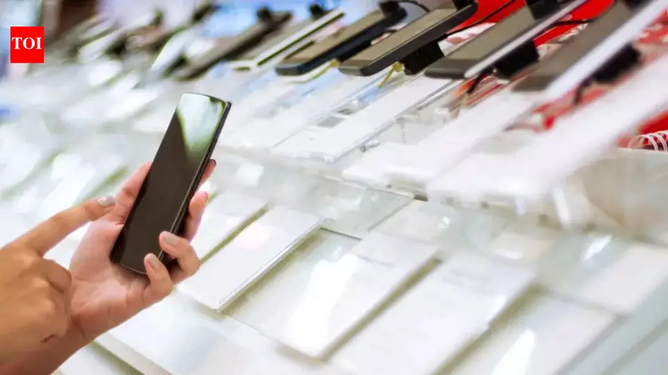 Smartphone shipments slip , Chinese brands lose ground
