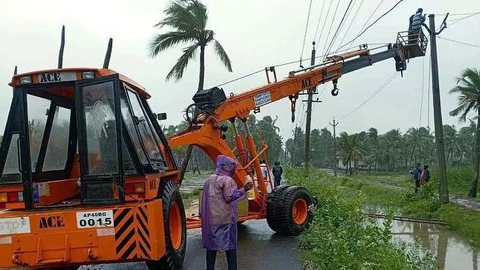 Cyclone Arnab: APEPDCL opens 41 control rooms, keeps 4,056 workers ready to restore power