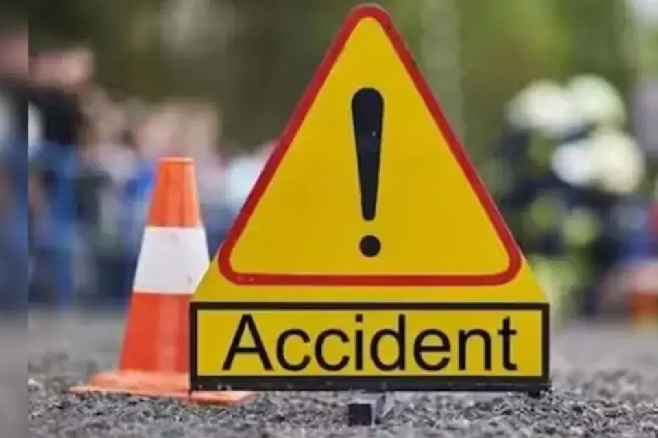 Woman killed , 2 injured in road accident at Krishnanagar