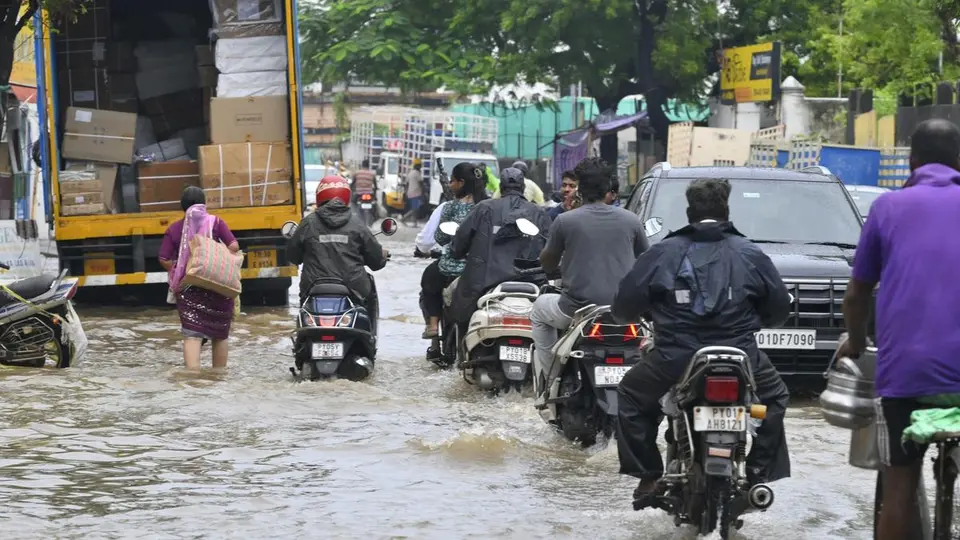 Heavy rain lashes Puducherry