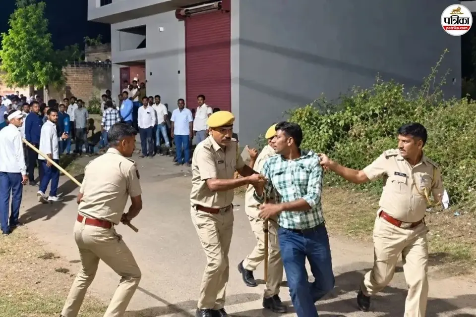 जयपुर में मतगणना से पहले पथराव : 12 से अधिक पुलिस हिरासत में , कड़ी सुरक्षा के बीच वोटों की गिनती जारी | Jaipur Chaumun Panchayat Election Stone Pelting Police Lathicharge