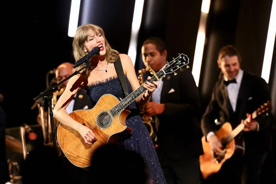 Taylor Swift Performs The Fate of Ophelia Live for First Time at Academy Museum Gala